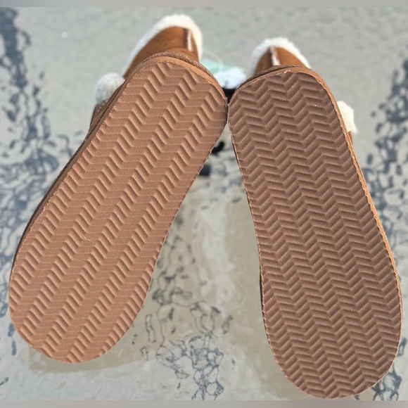 Cute Brown Fury Boots Size 2 - Picture 5 of 7